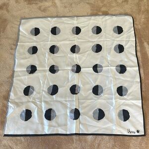 VERa NEUMANN Black and White Circle Detail Square Scarf